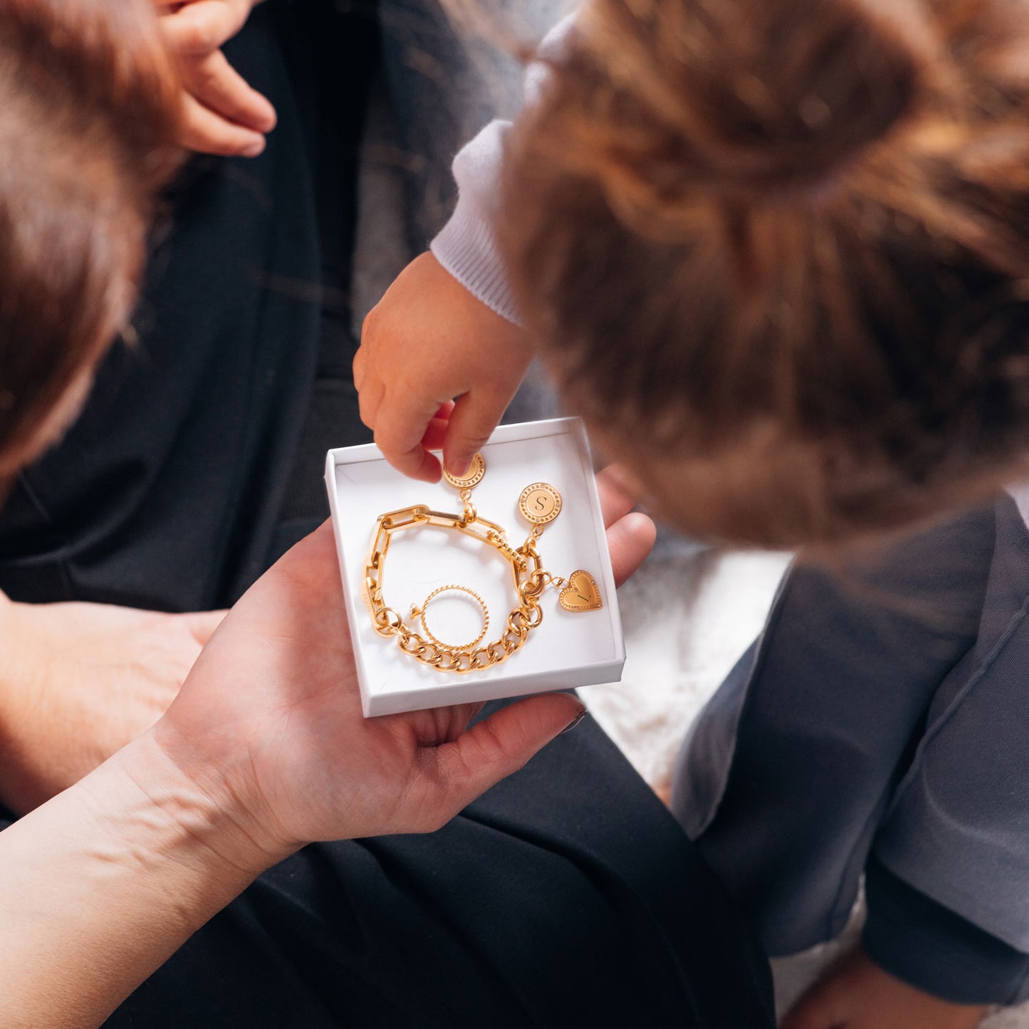 Charm iXXXi CONNECT con forma de corazón de circonita