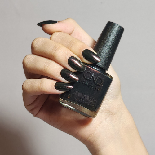 CND VINYLUX BOTÁNICA MÁGICA Colección Invierno 2023